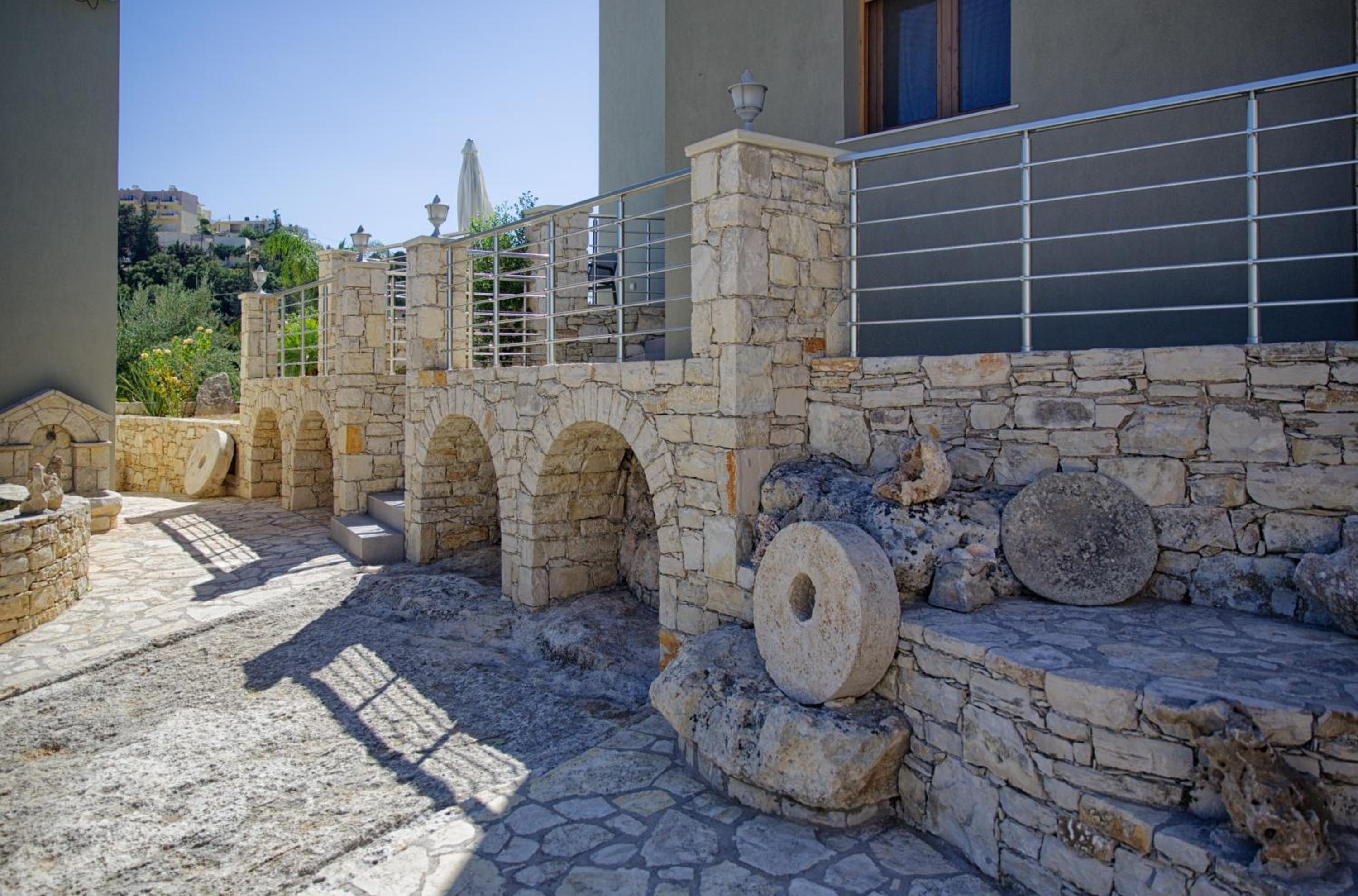 Aspro Apartments