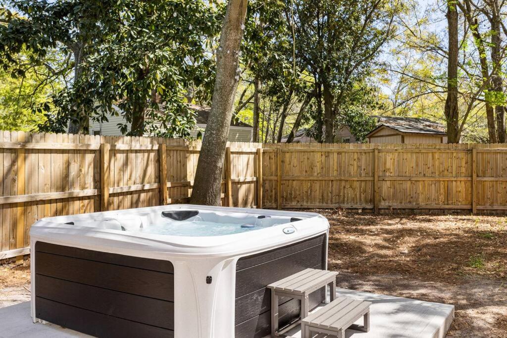 Hotel Southern Charm With Hot Tub 10 Min From Downtown!