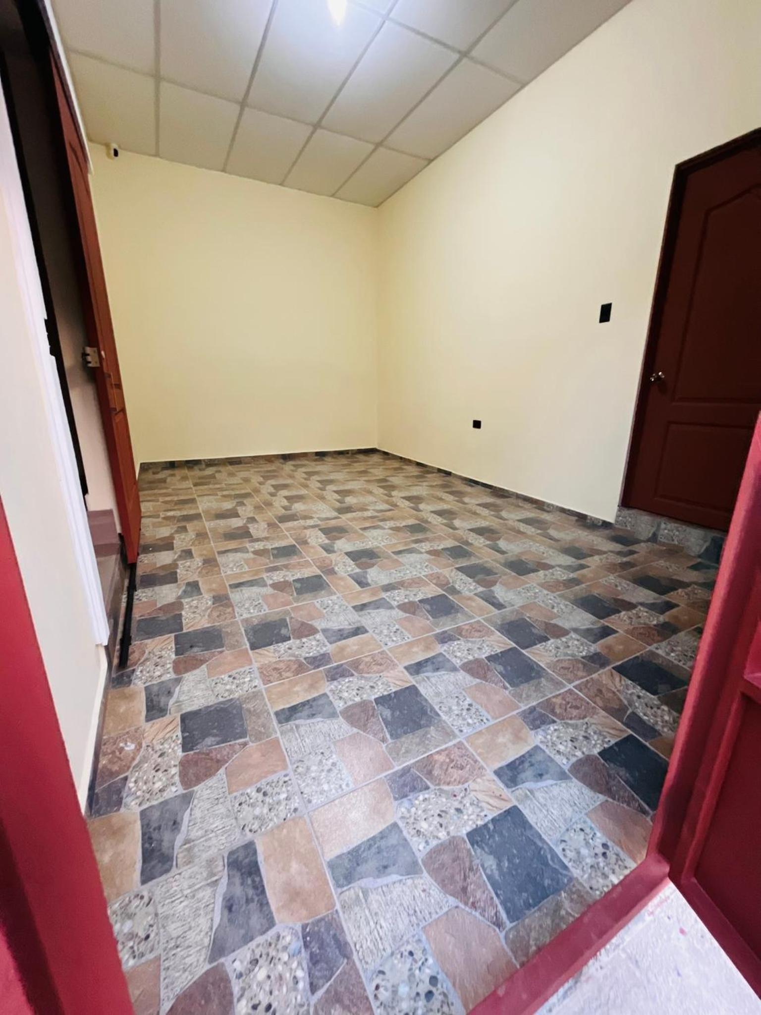 Bambú Family House, AC, WiFi, near Metrocentro Mall view 2