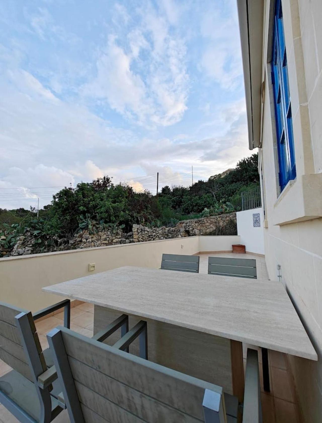 Hilltop Hideaway