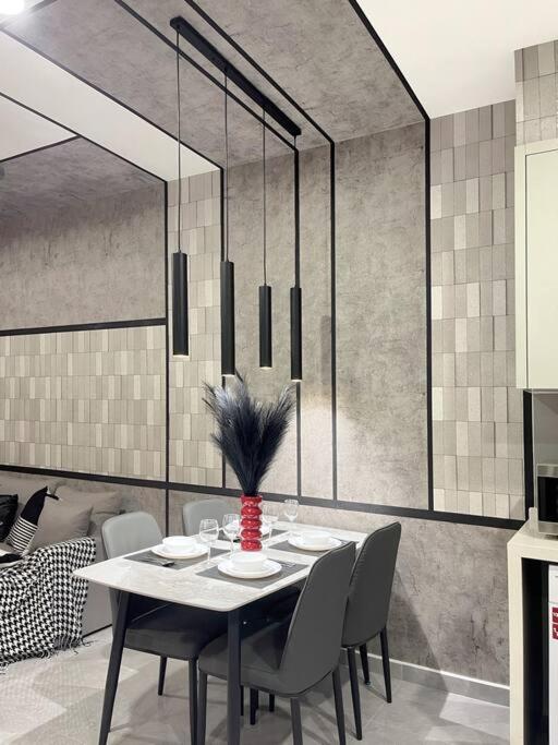 Urban Comfort 2BR Agile Bukit Bintang By RumaBnB