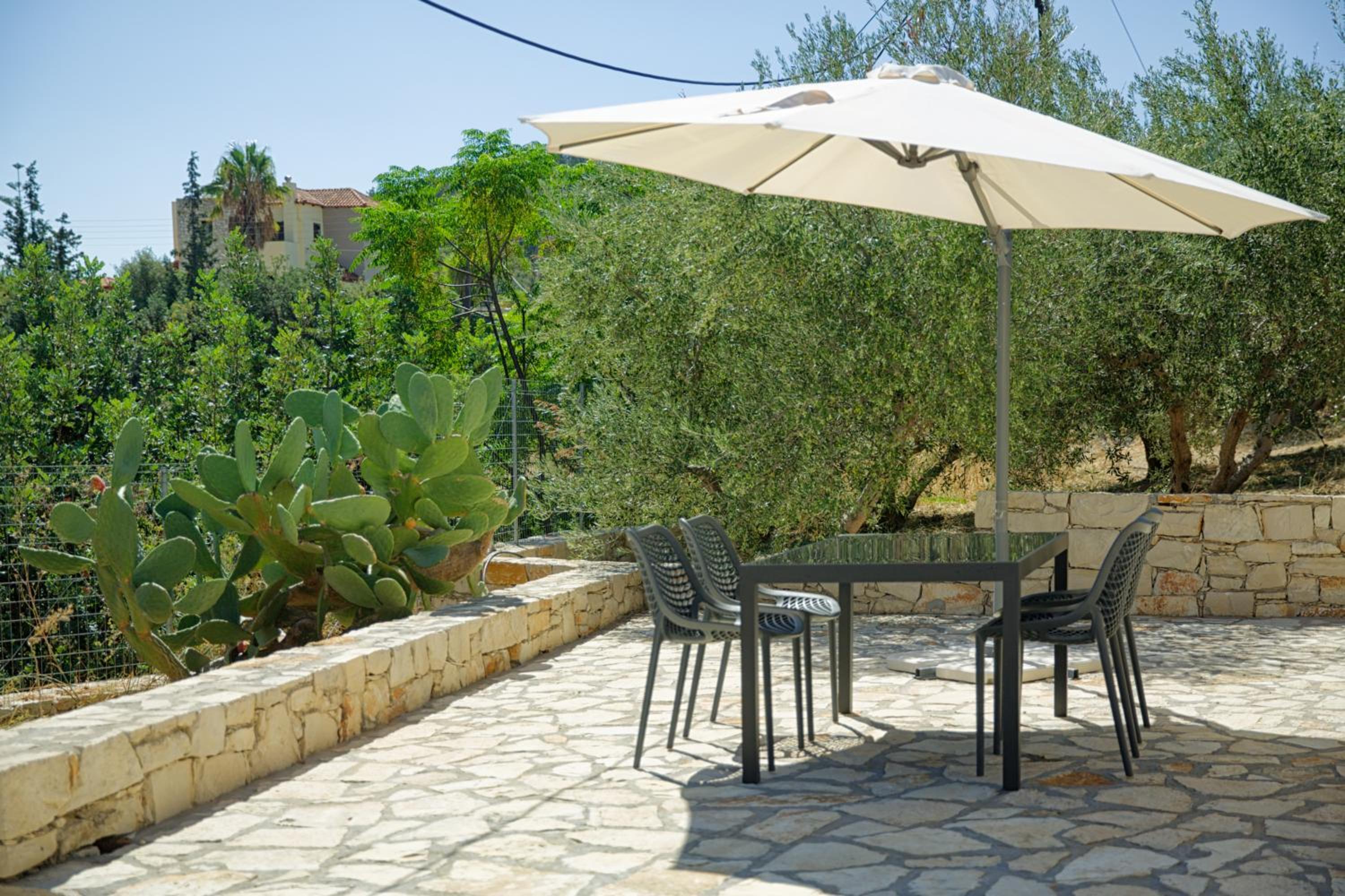 Aspro Apartments