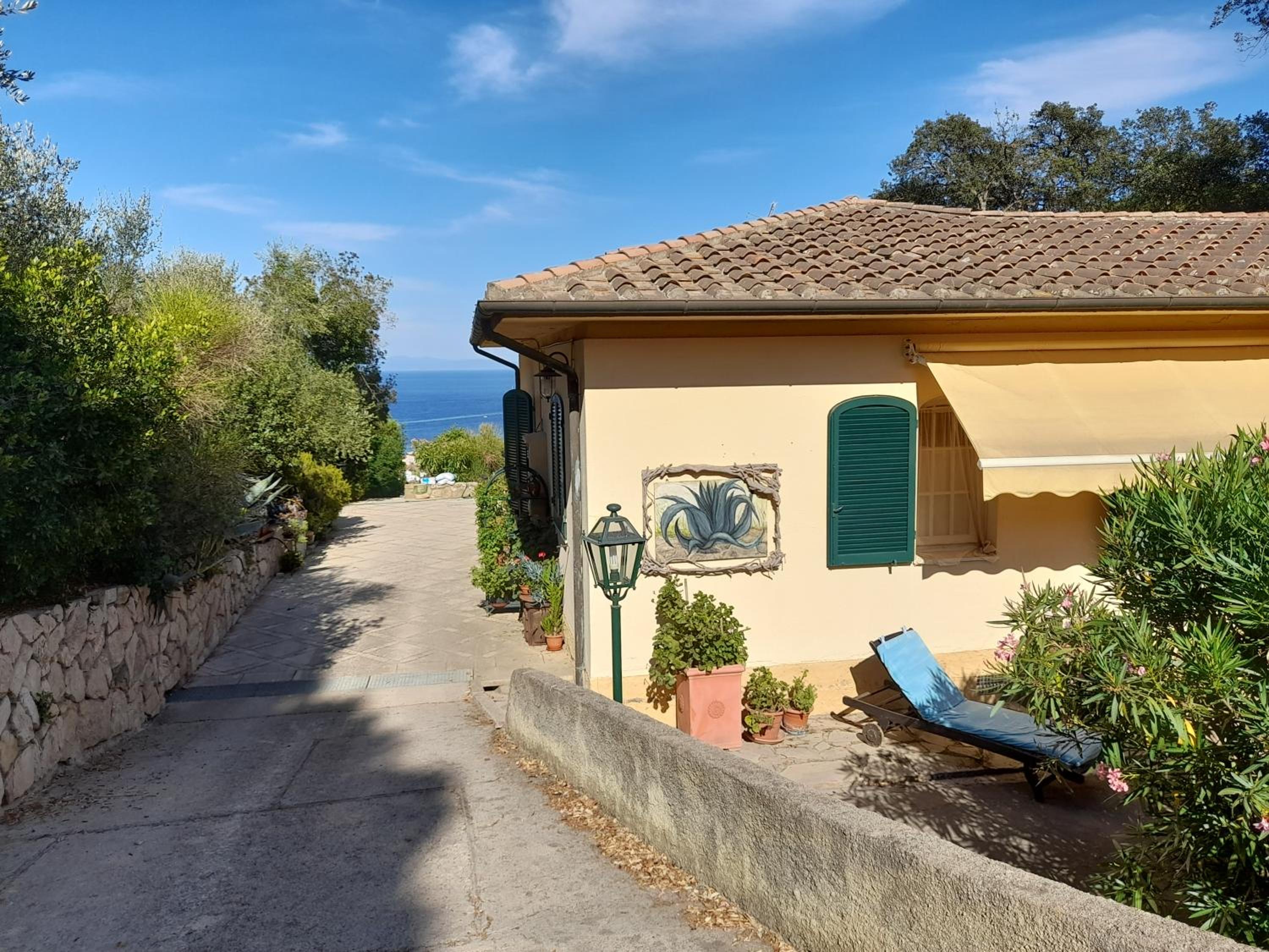 Villa Gualdo piscina vista mare view 2