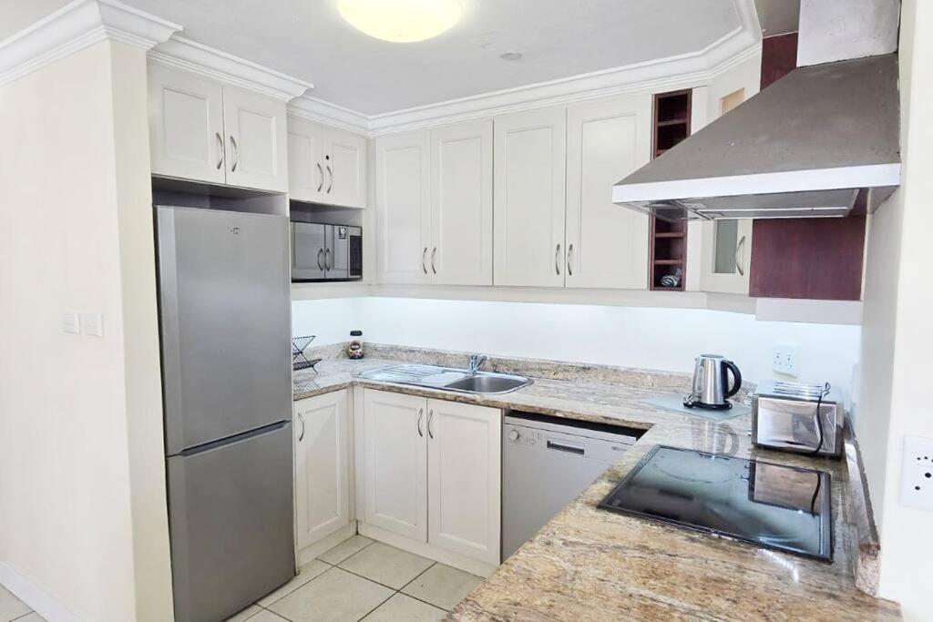 Beachfront apartment in Umhlanga amazing sea views view 4