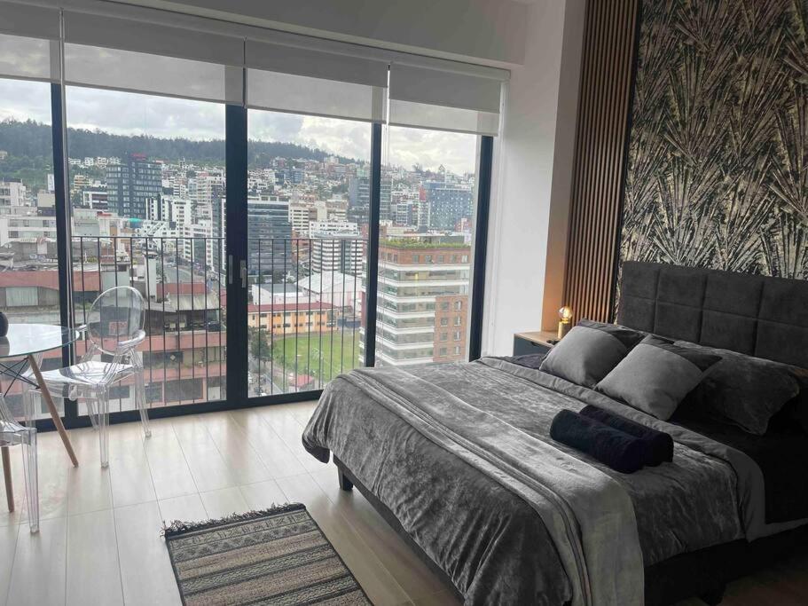 Qorner Trendy Skyscraper