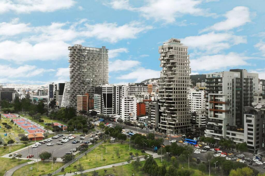 Qorner Trendy Skyscraper