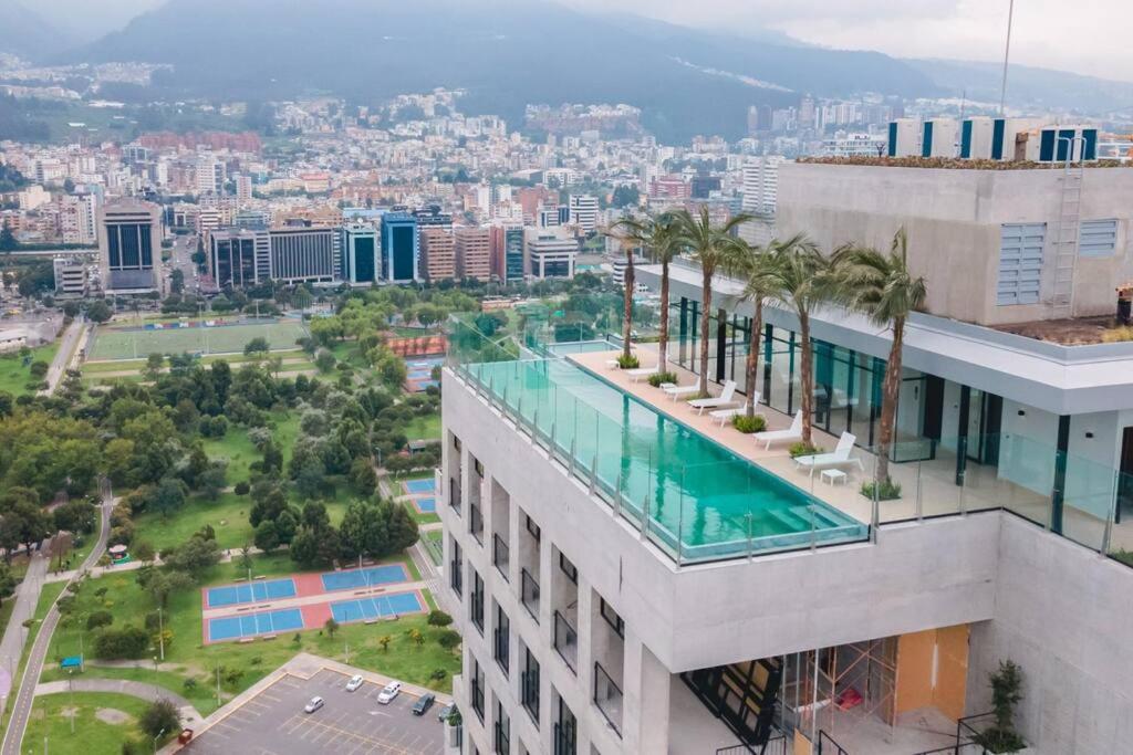 Qorner Trendy Skyscraper