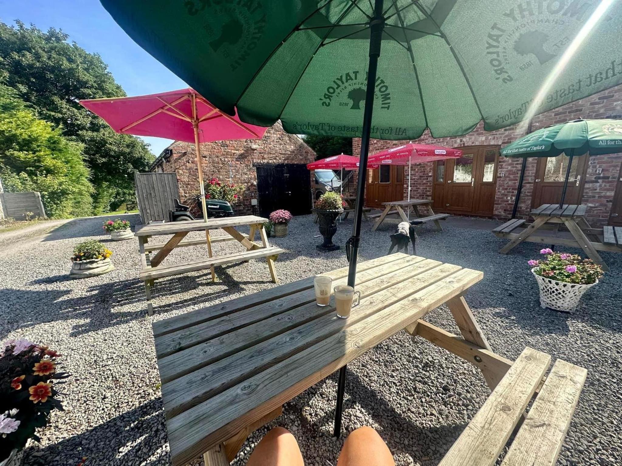 Courtyard Rooms 1-Bed Studio Sleeps 2 Pets Ok view 2
