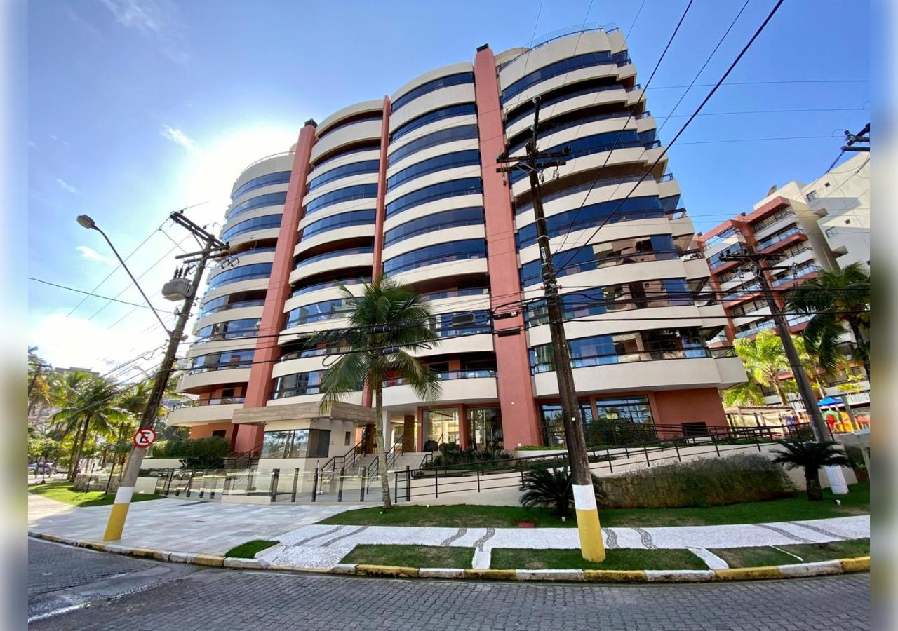Apt com vista frontal para o mar
