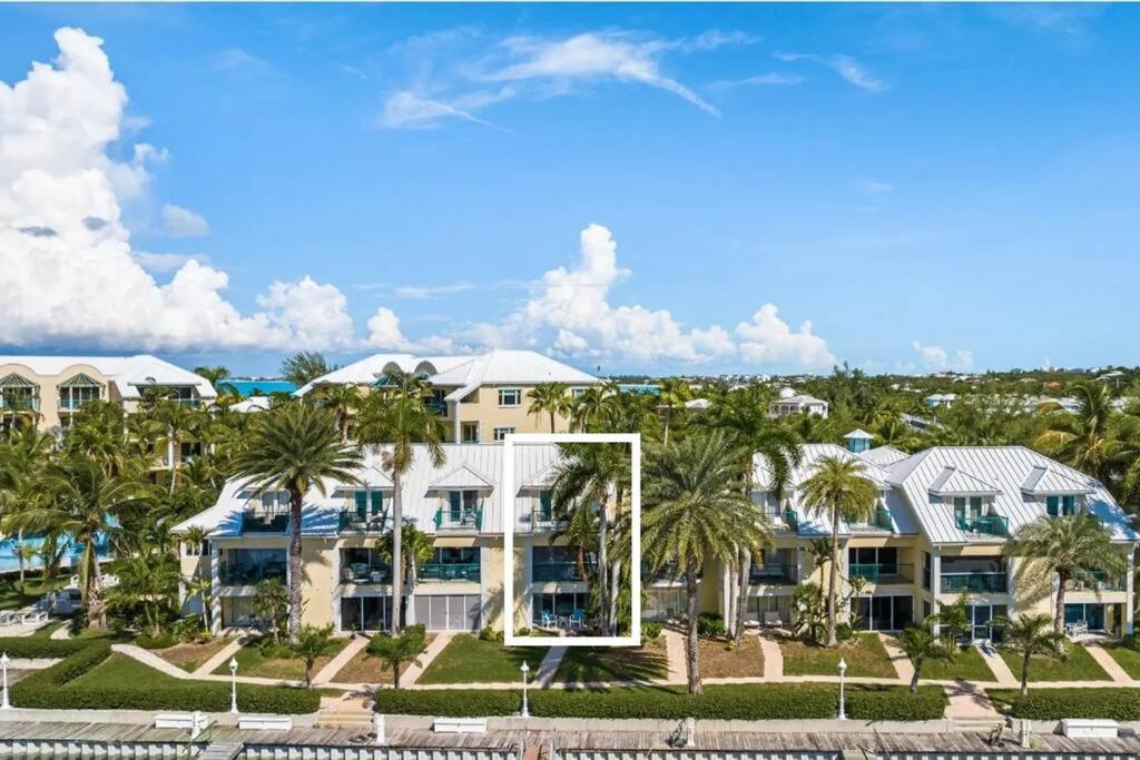 Exquisite Yacht Club Townhome