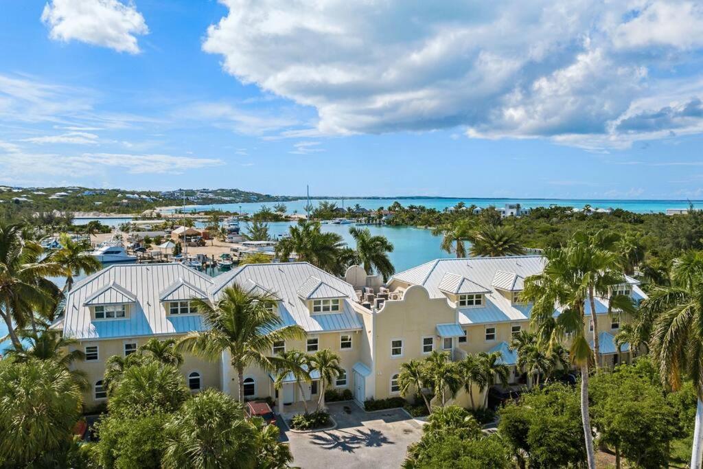 Exquisite Yacht Club Townhome