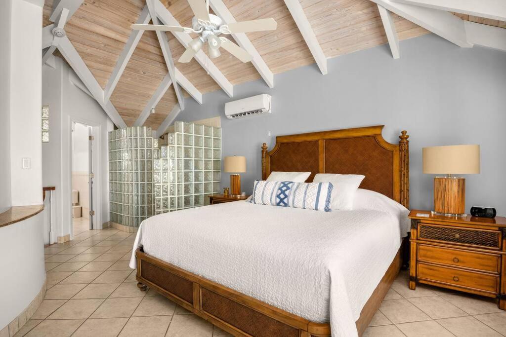 Exquisite Yacht Club Townhome