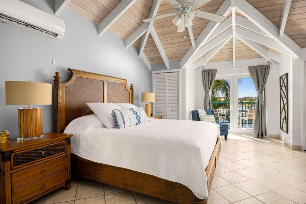 Exquisite Yacht Club Townhome