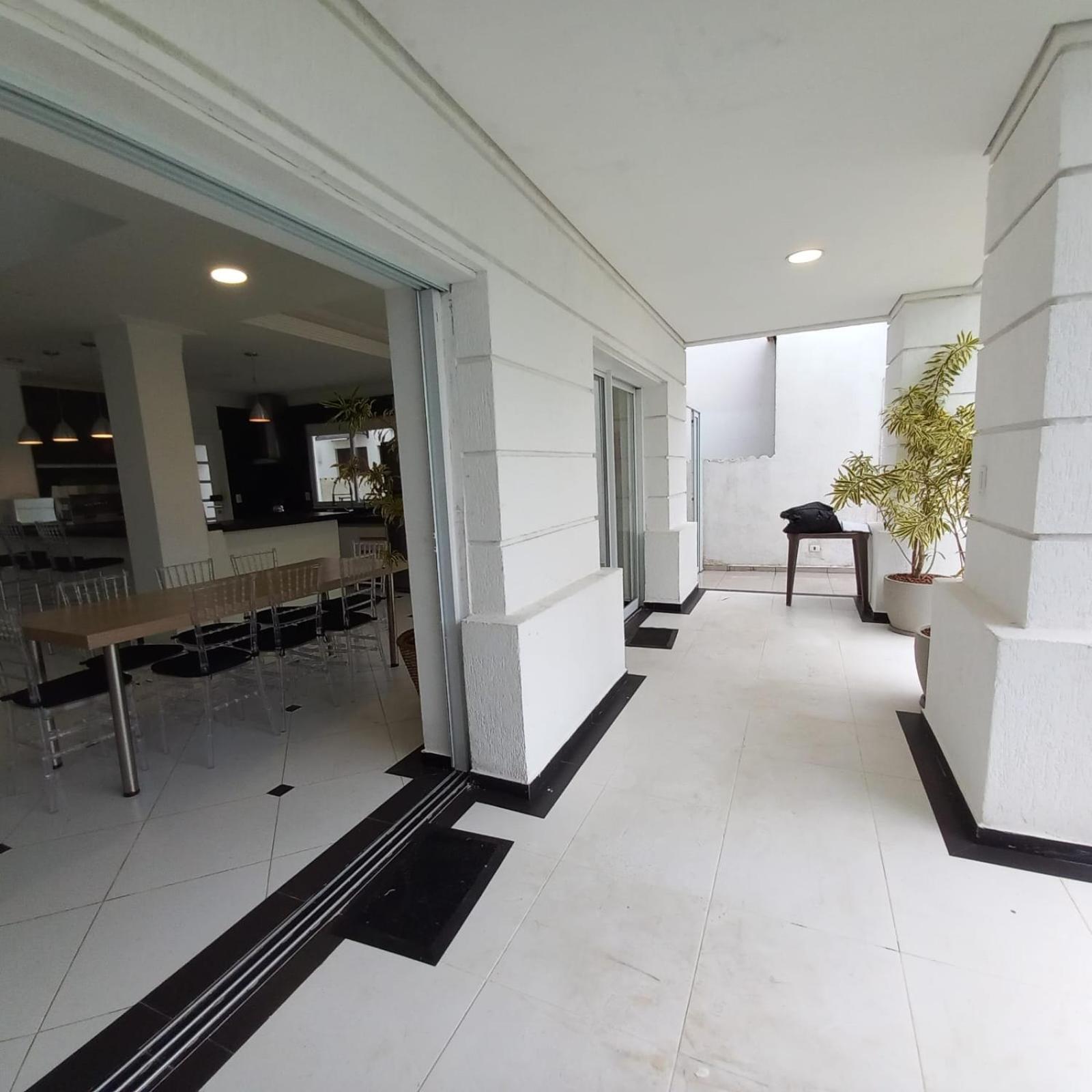 4suites arcond wifi600meg cond fech prox praia