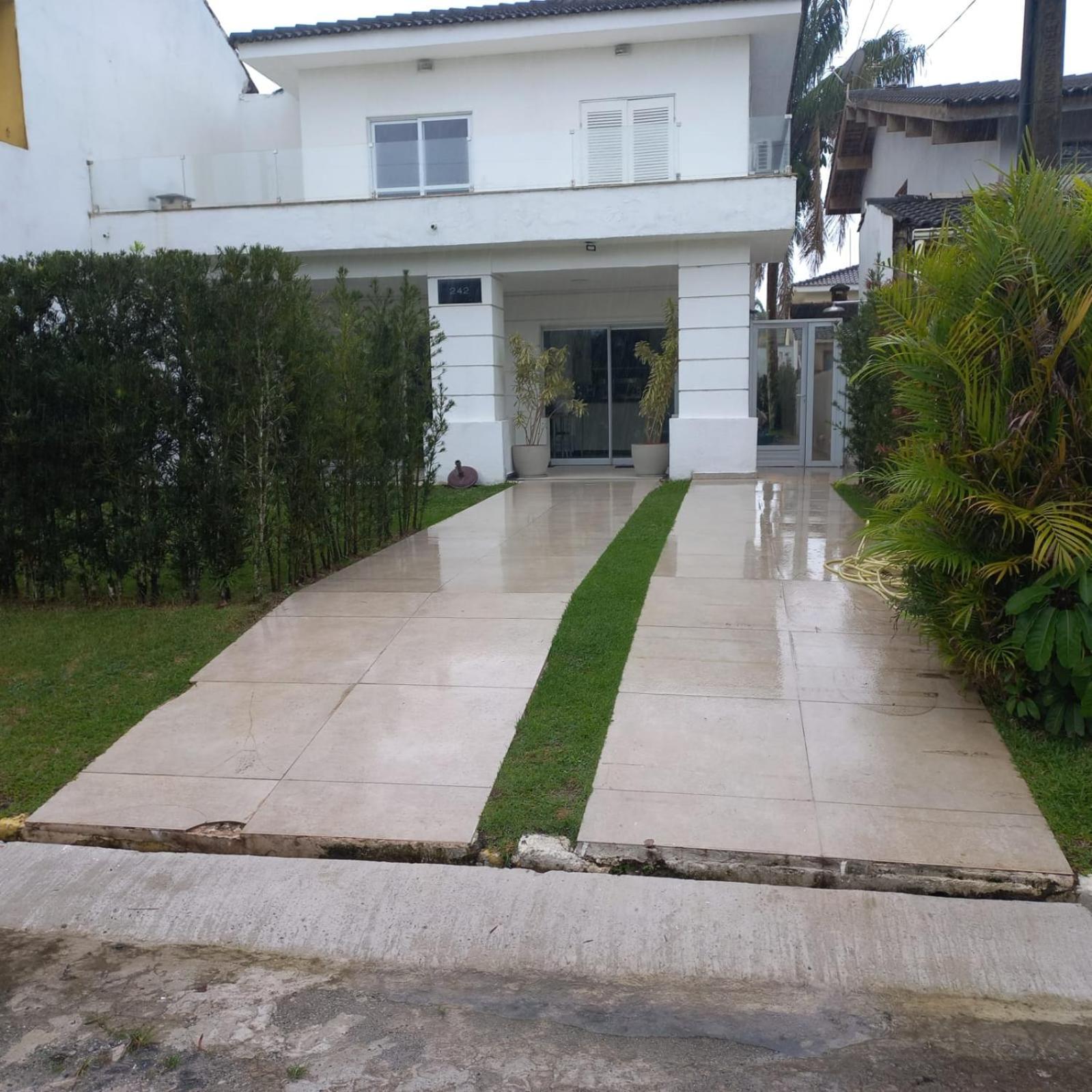 4suites arcond wifi600meg cond fech prox praia