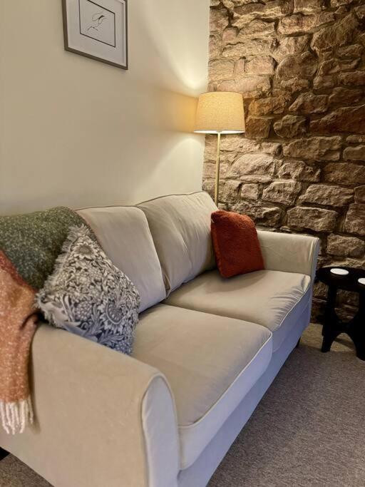 10 Wye Street - A sophisticated riverside home for 6 in Ross on Wye view 4