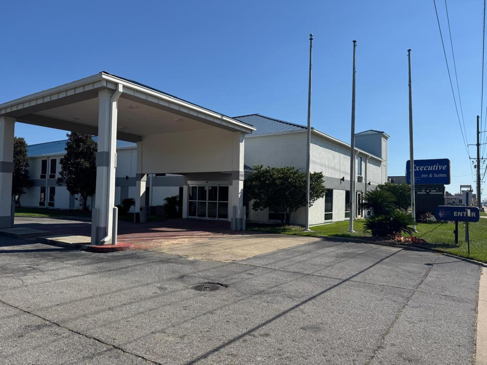 Hotel Executive Inn - Image 1