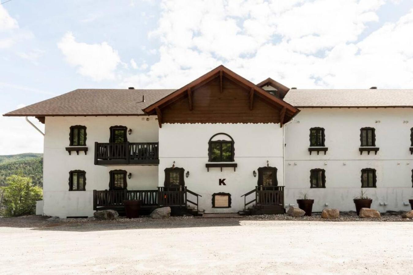 InstantSuites- The Mountain Lake house