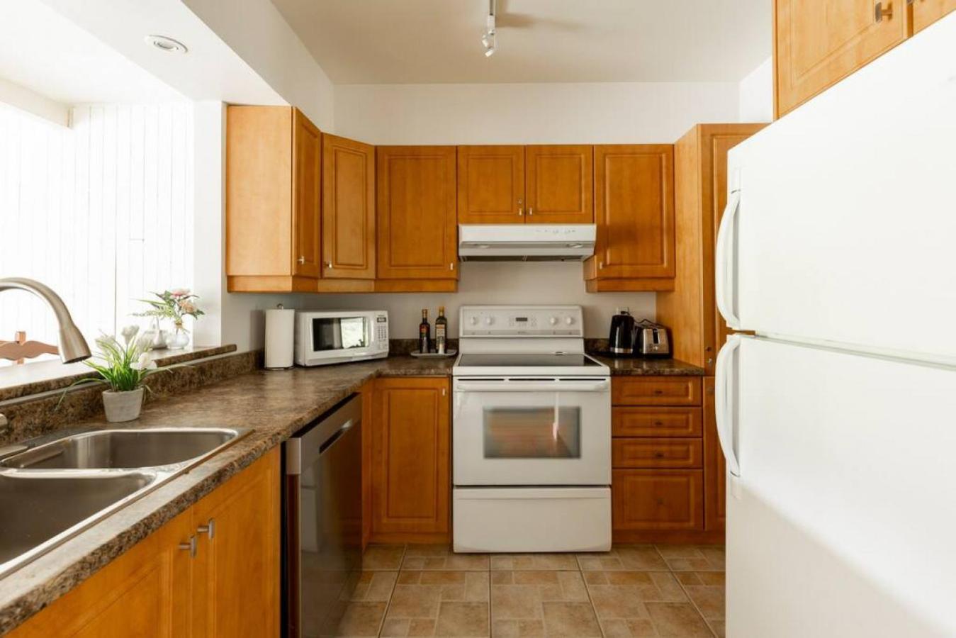 InstantSuites- The Mountain Lake house
