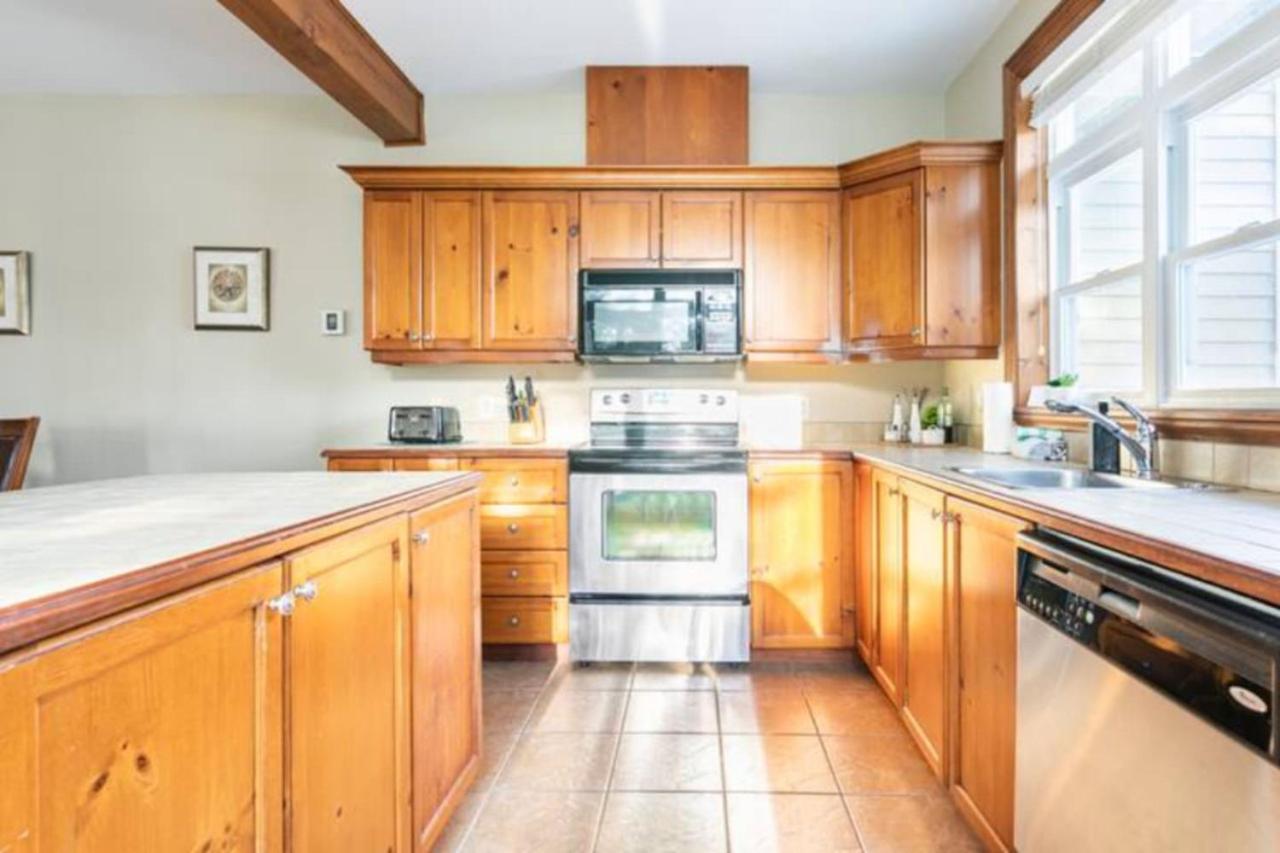 Mont Tremblant Bliss - Luxury Ski-Golf Retreat by Instant Suites
