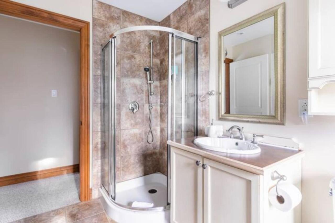 Mont Tremblant Bliss - Luxury Ski-Golf Retreat by Instant Suites