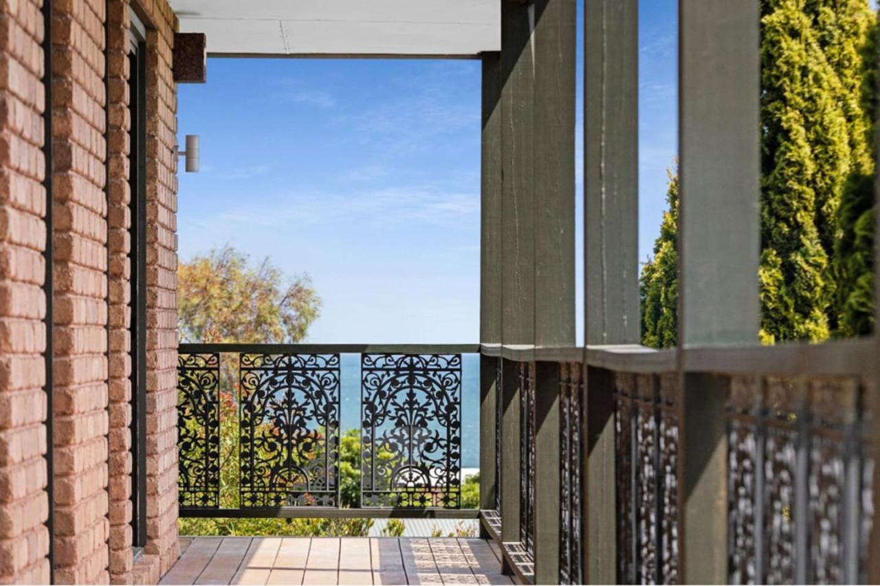 Vista, cliff top charm w Pool