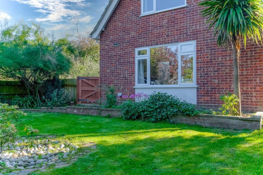 Coastal House Near Surfing Beach - East Runton Crabpot Cottages view 3