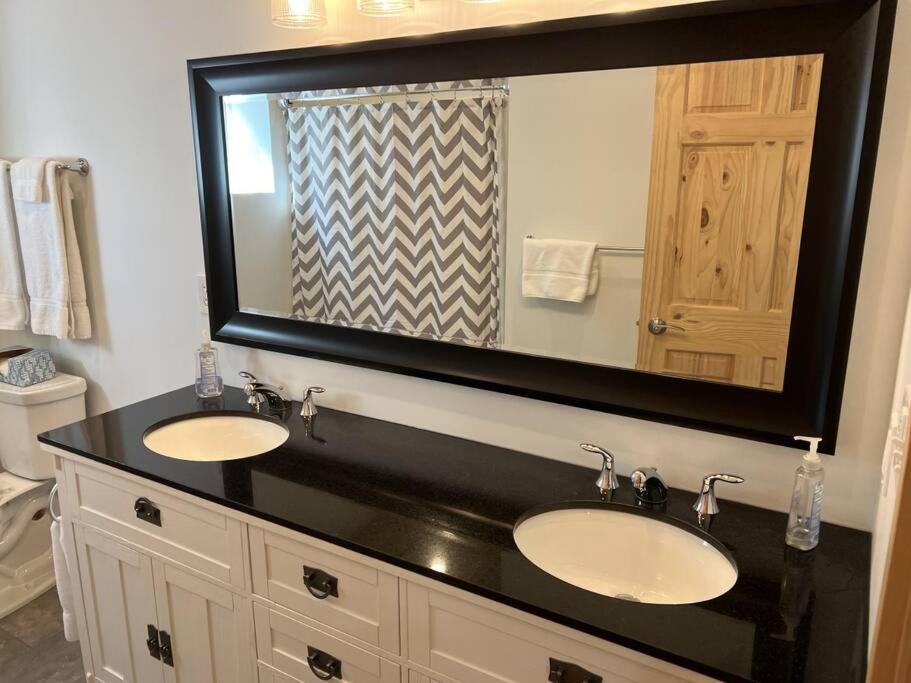 Downtown Three Lakes Apartment