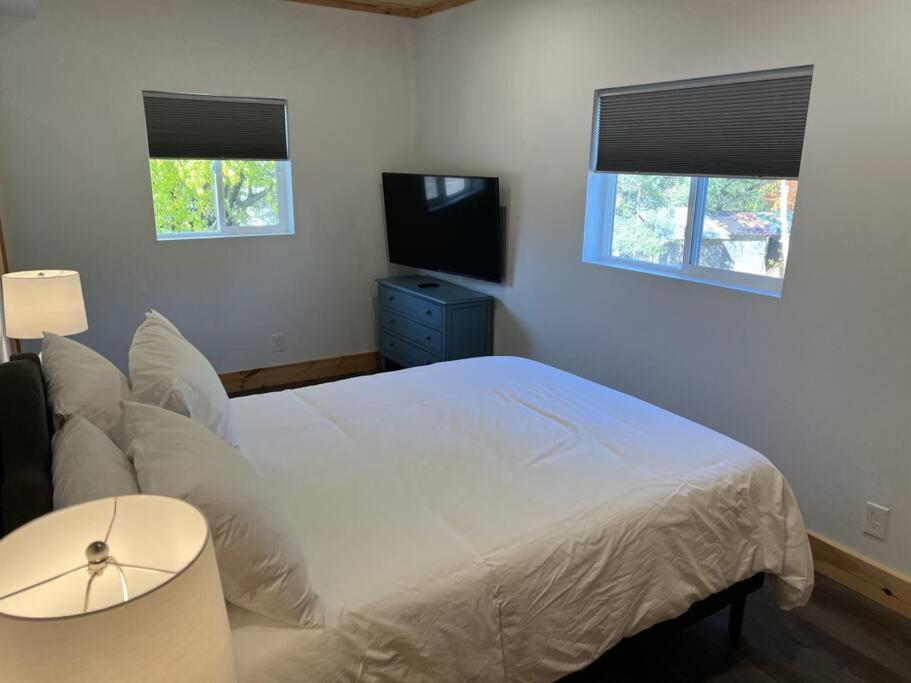 Downtown Three Lakes Apartment