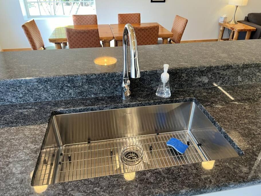 Downtown Three Lakes Apartment
