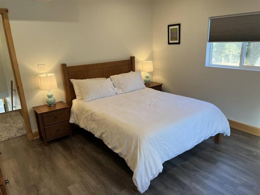 Downtown Three Lakes Apartment