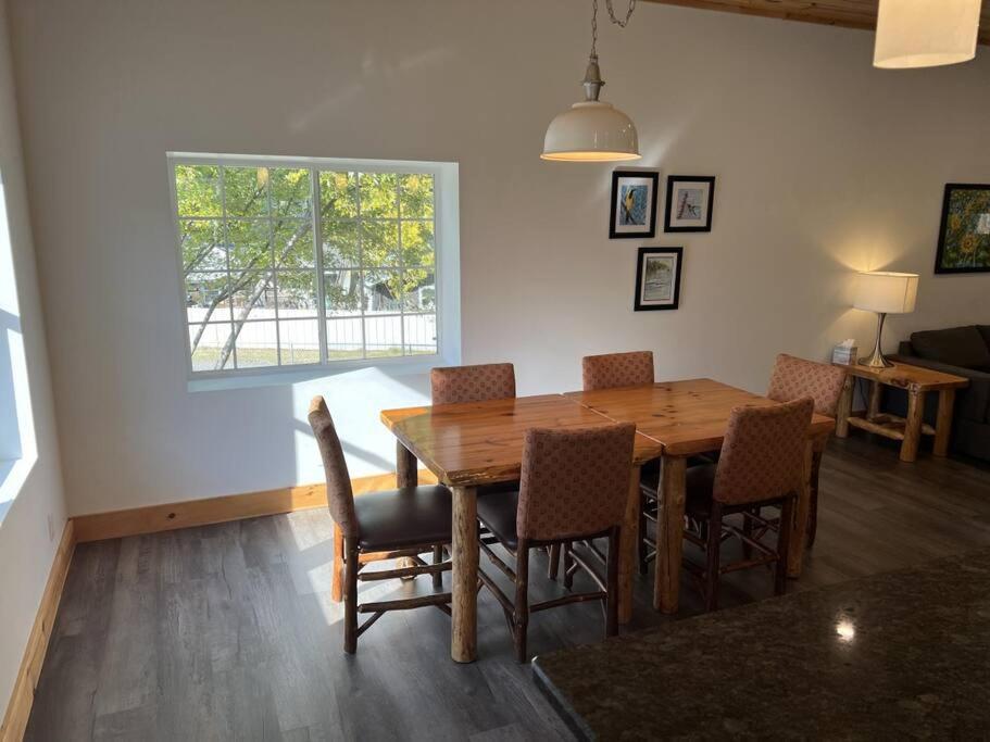 Downtown Three Lakes Apartment
