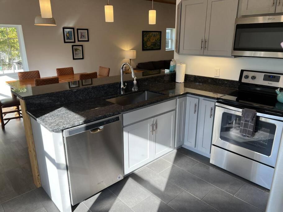 Downtown Three Lakes Apartment