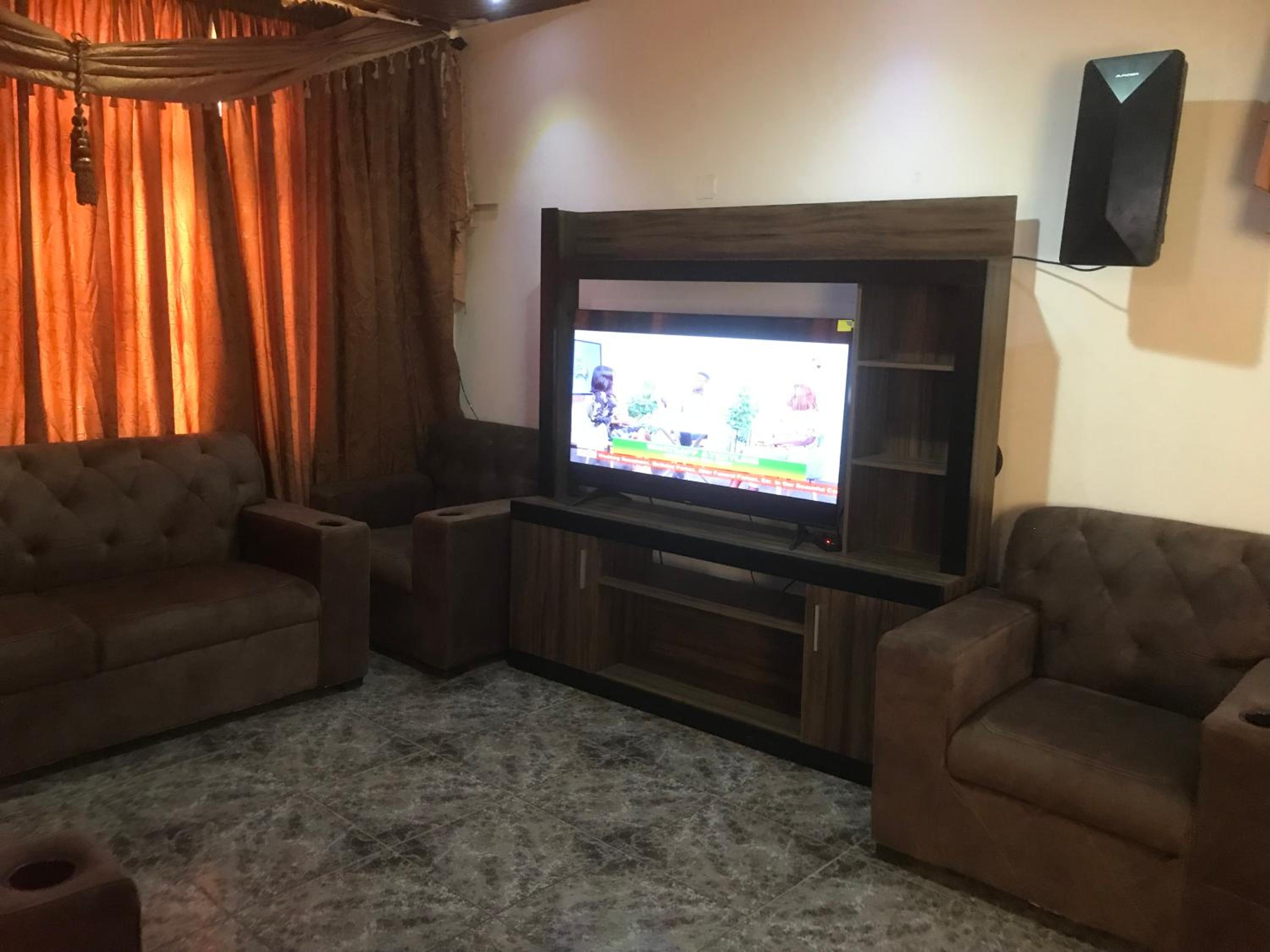 King Makeri Guest House view 4