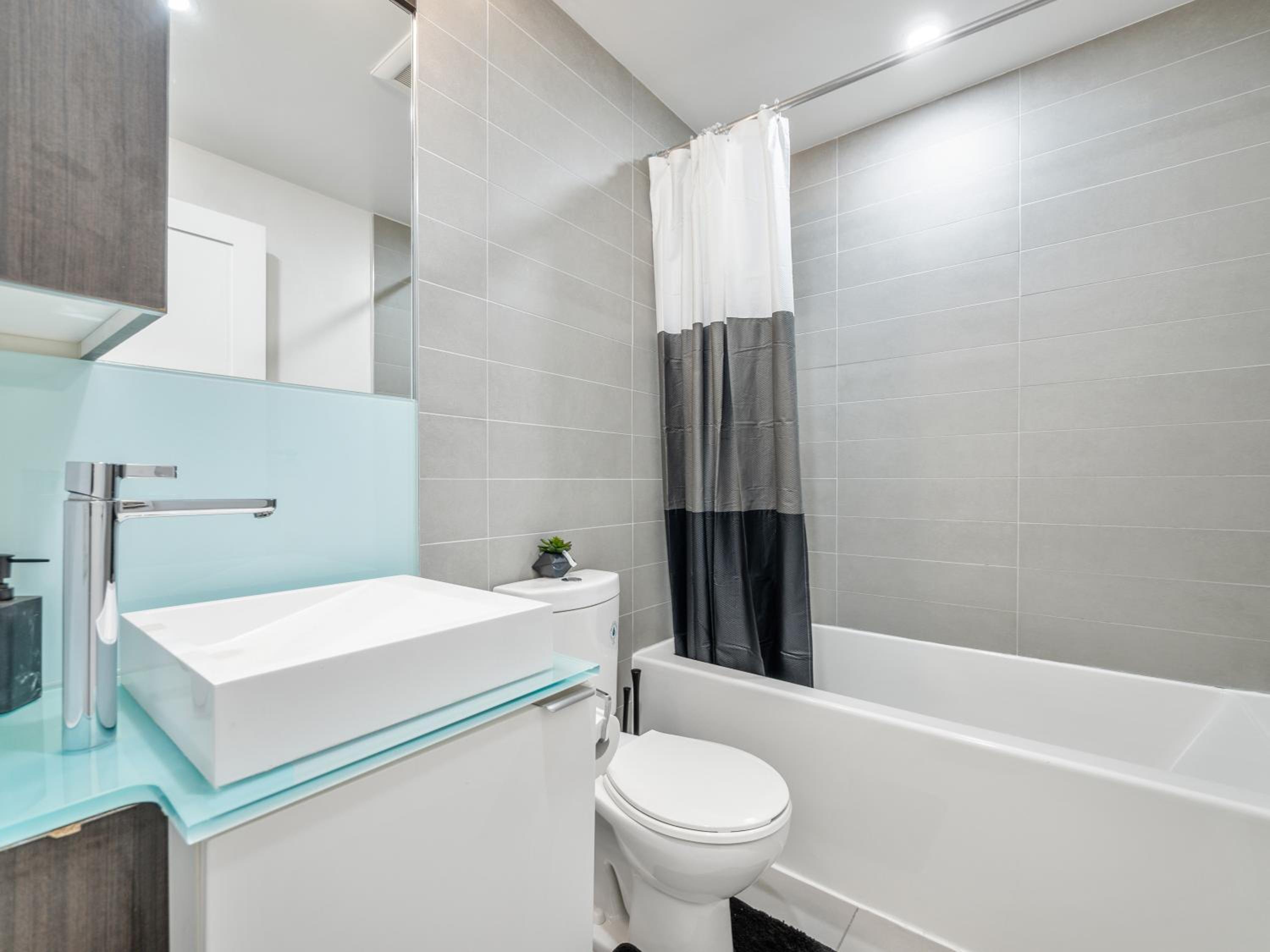 Forma Suites - CN Tower & Rogers Centre