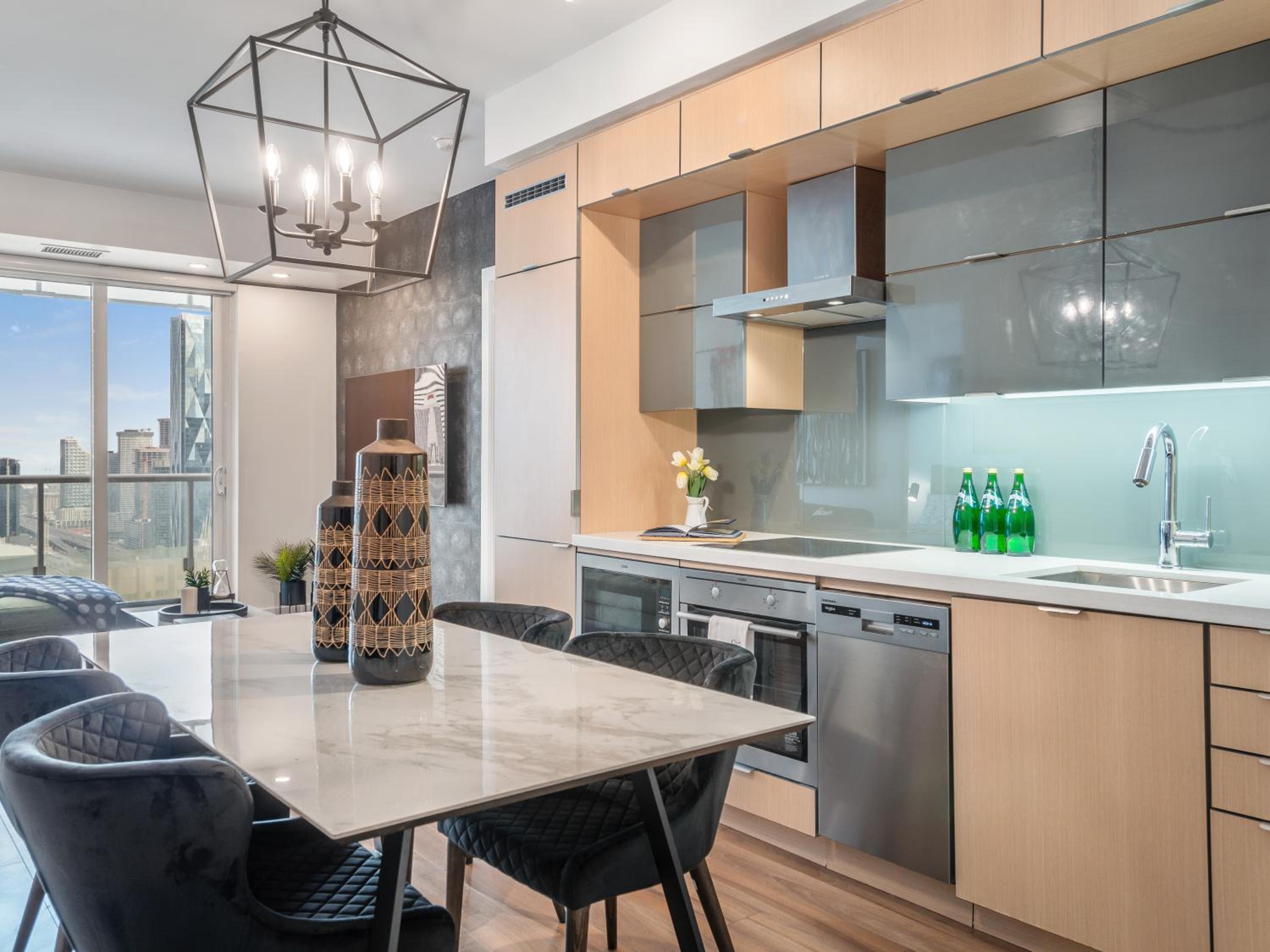 Forma Suites - CN Tower & Rogers Centre
