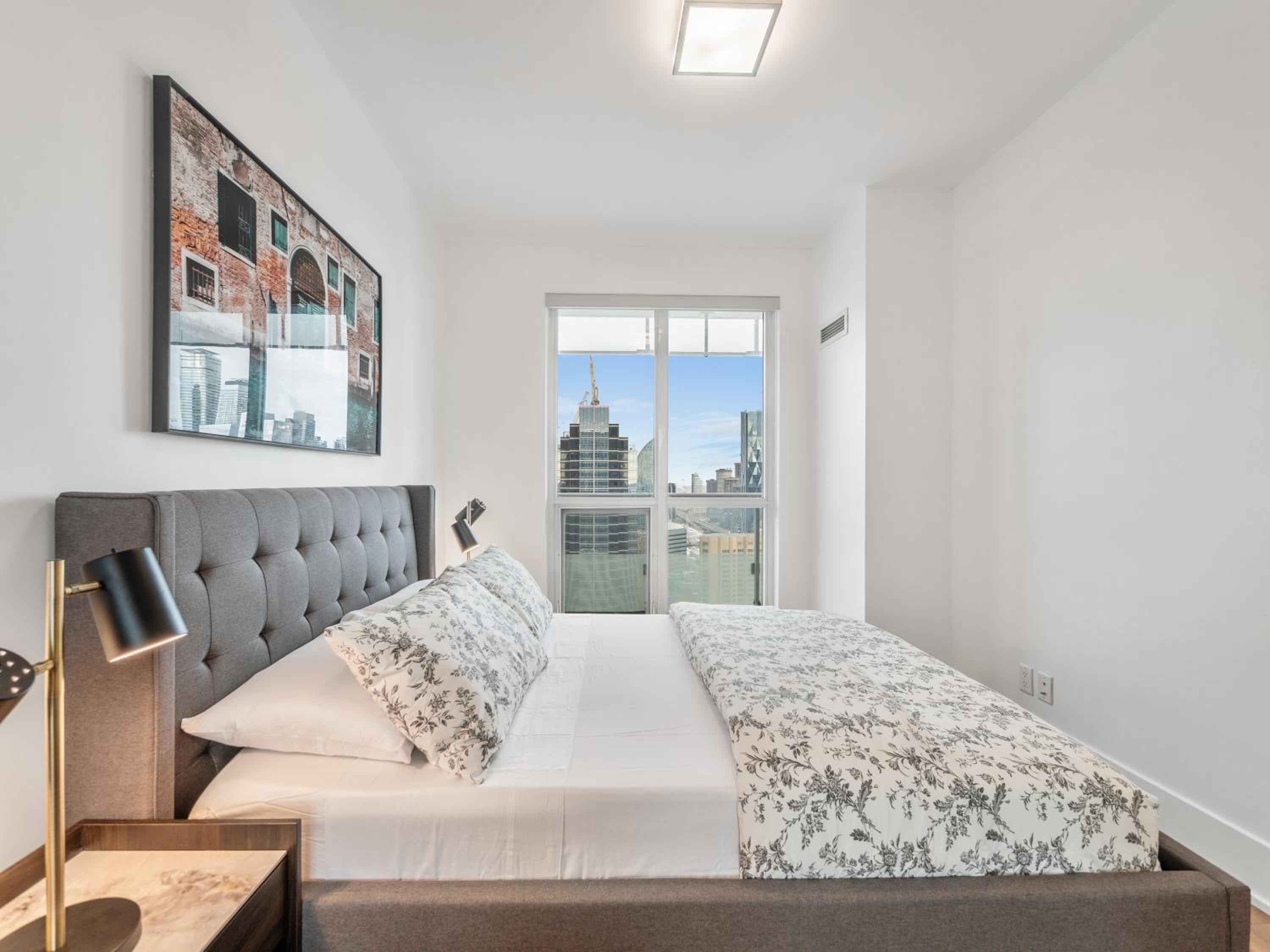 Forma Suites - CN Tower & Rogers Centre