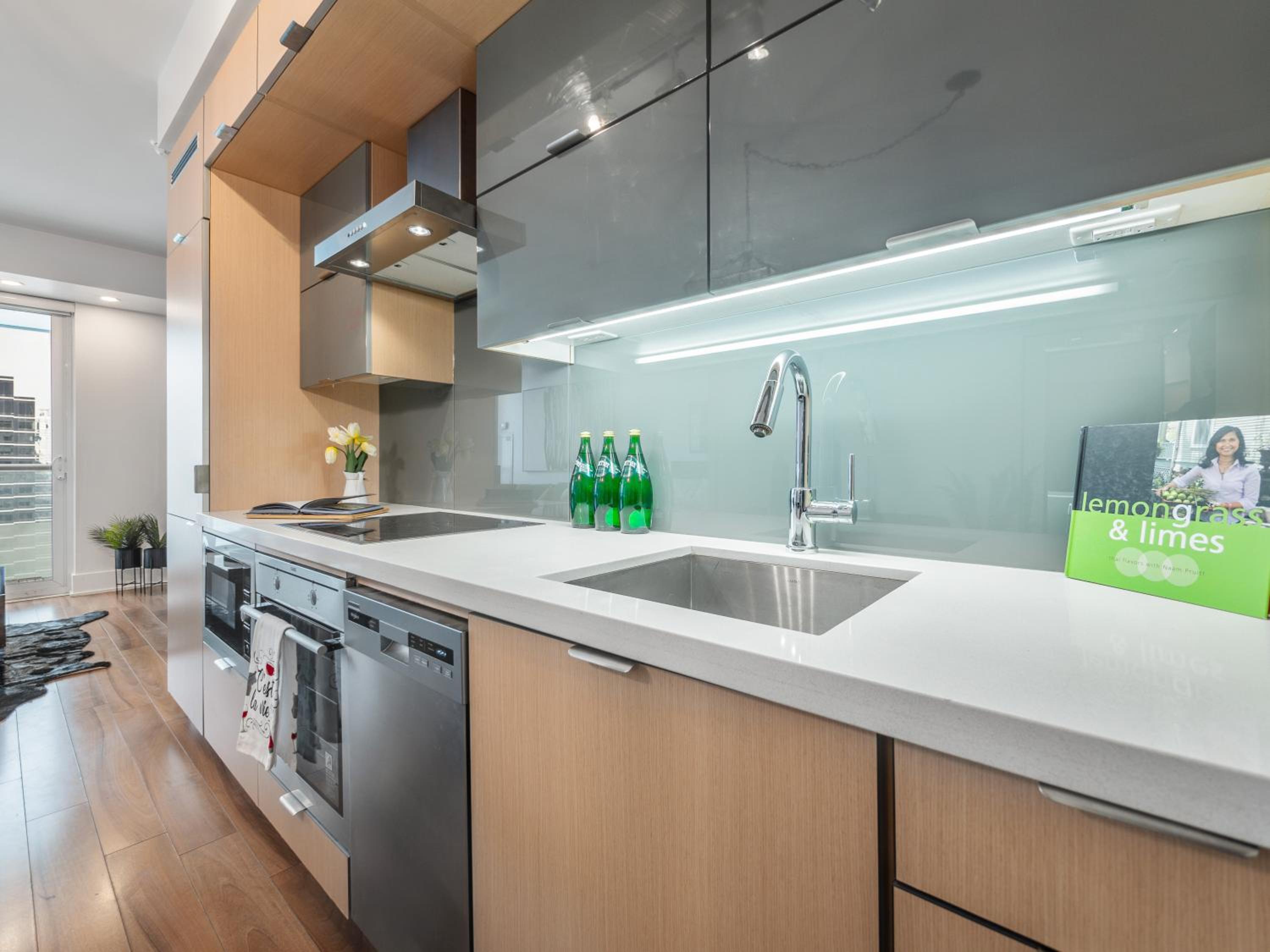 Forma Suites - CN Tower & Rogers Centre