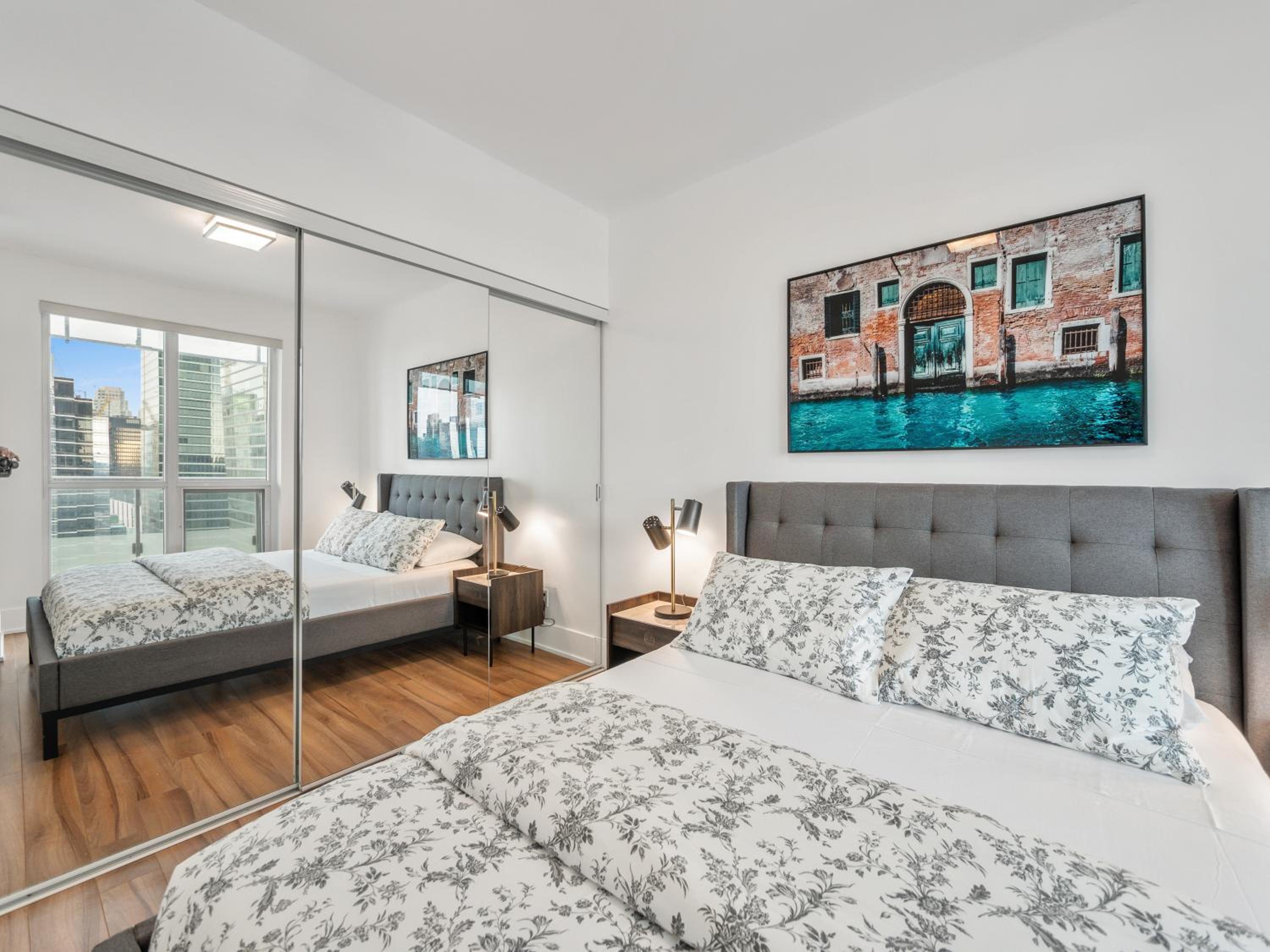 Forma Suites - CN Tower & Rogers Centre