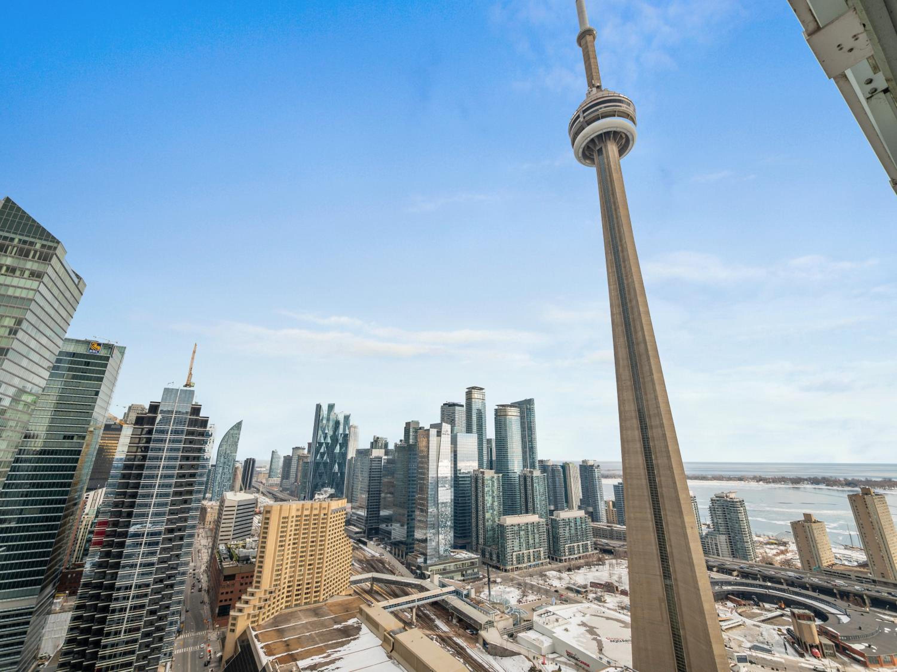Forma Suites - CN Tower & Rogers Centre
