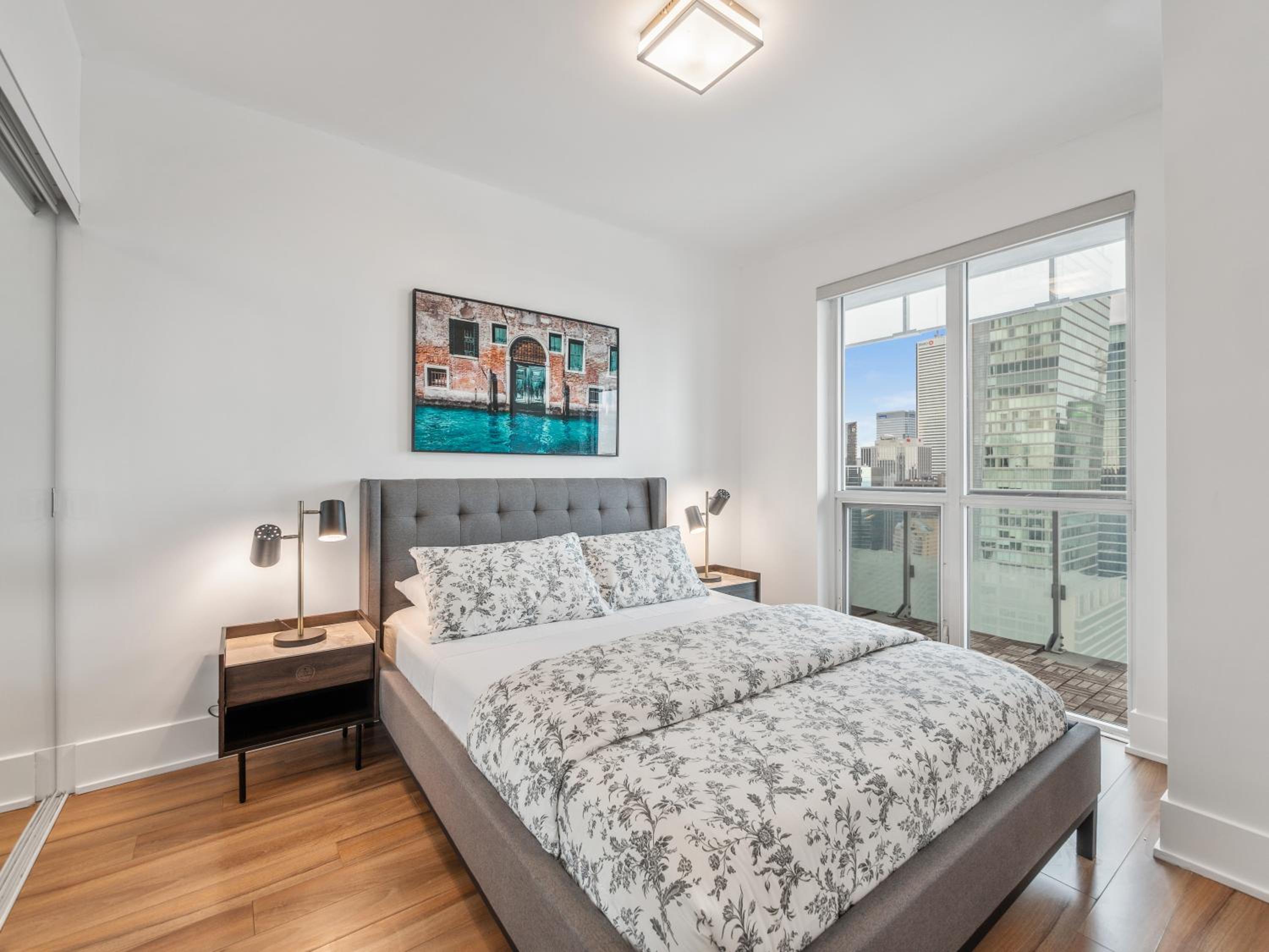 Forma Suites - CN Tower & Rogers Centre