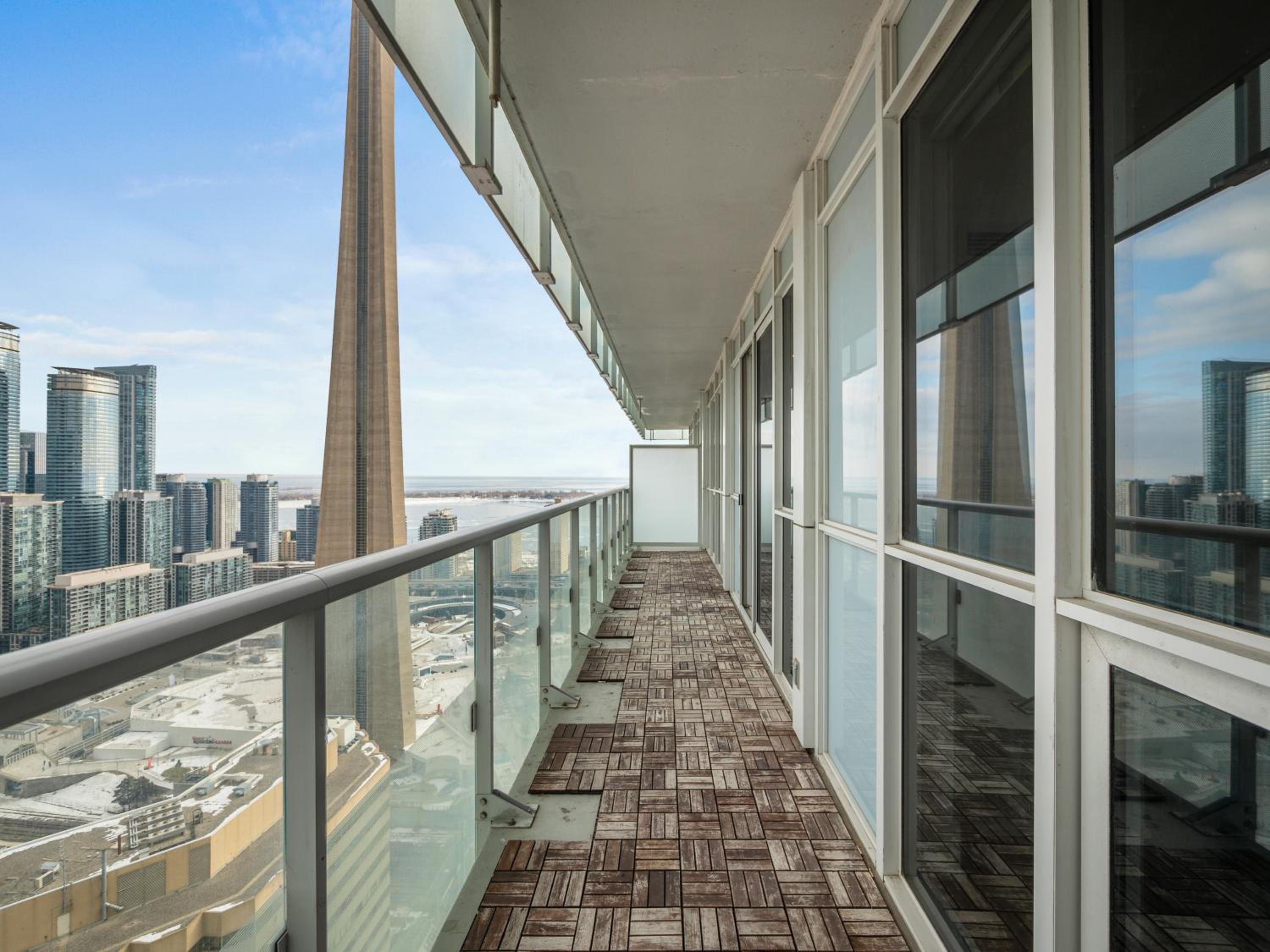 Forma Suites - CN Tower & Rogers Centre