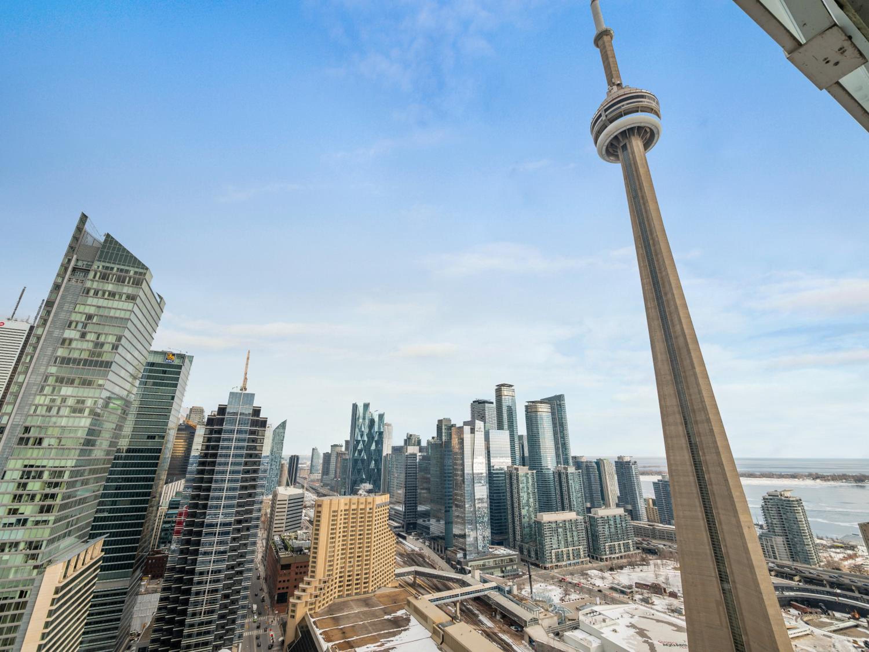 Forma Suites - CN Tower & Rogers Centre