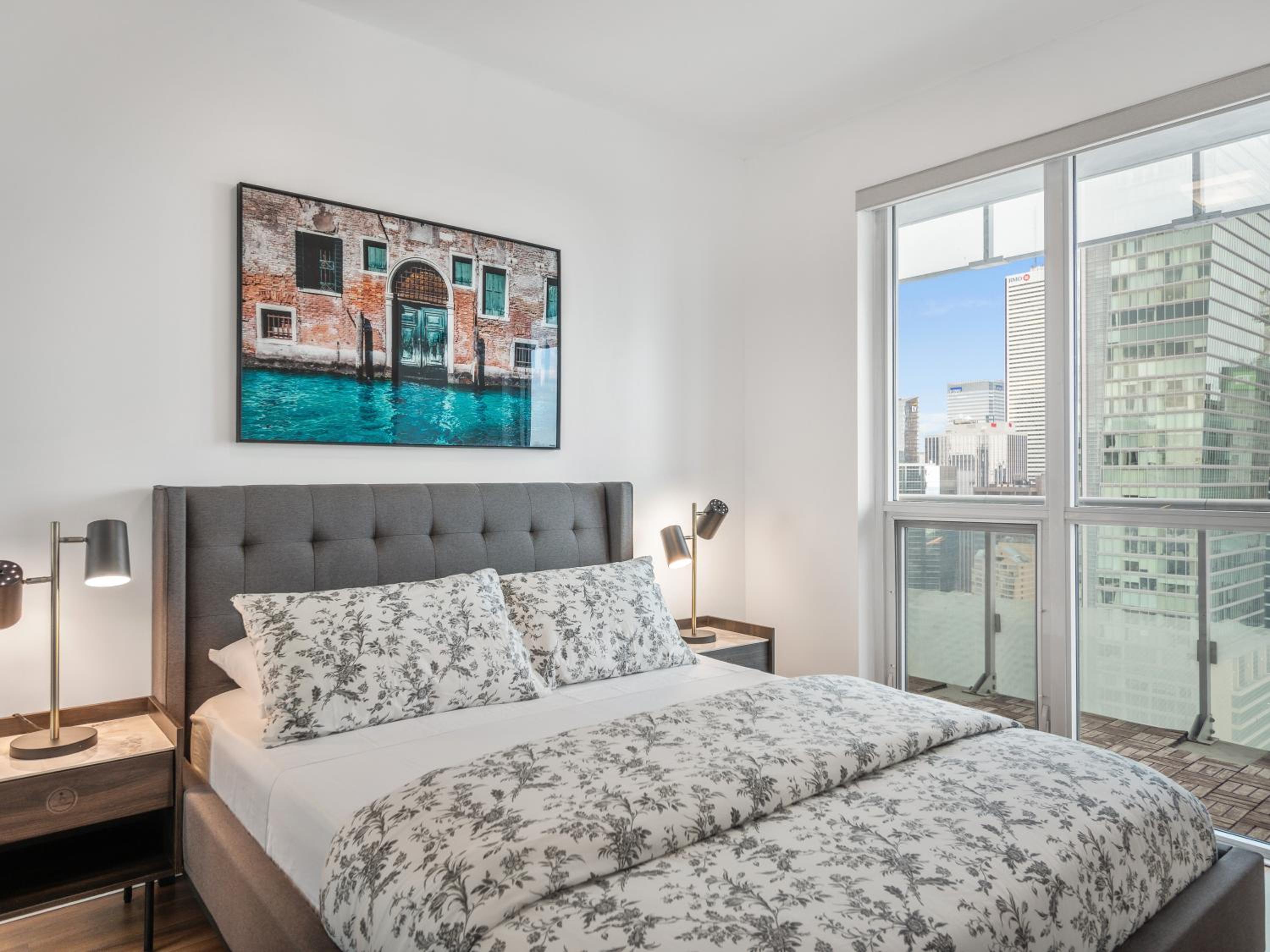 Forma Suites - CN Tower & Rogers Centre