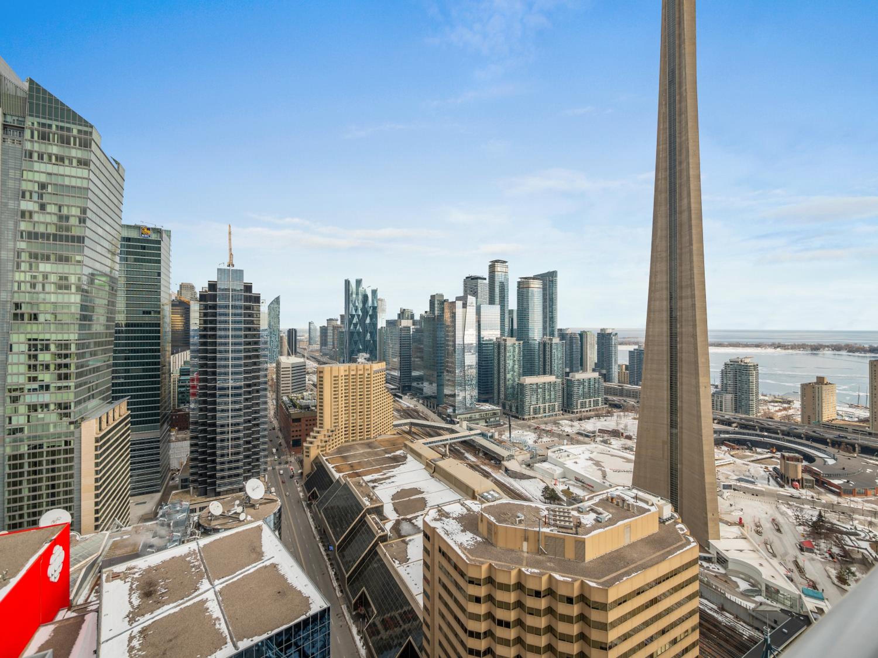 Forma Suites - CN Tower & Rogers Centre