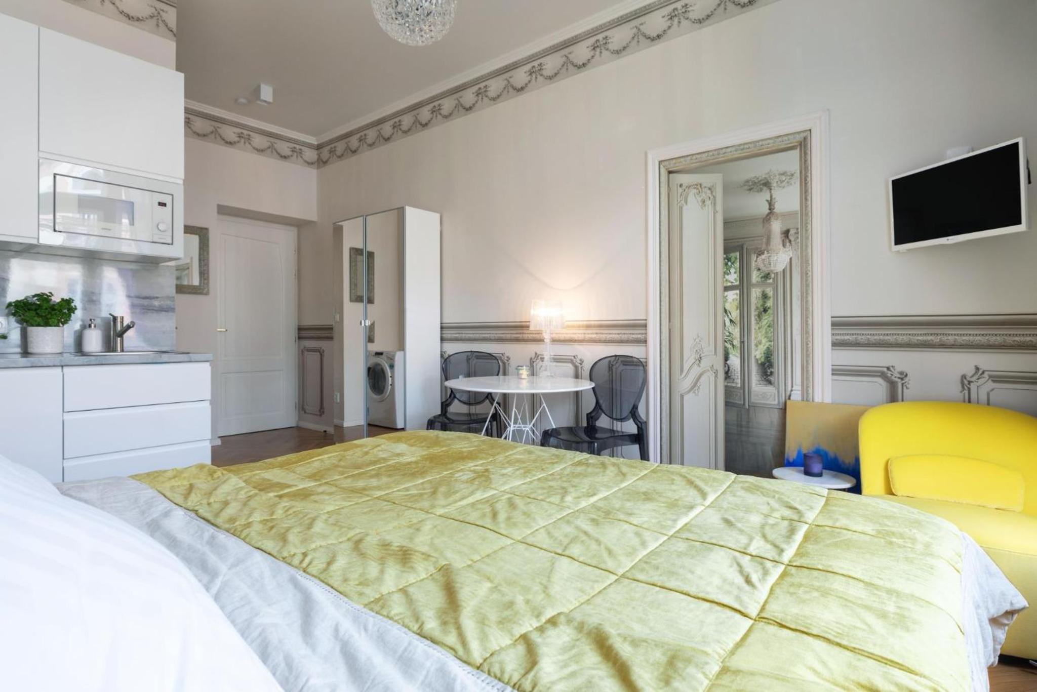 Prague Days - Sunny Riverside Apartments