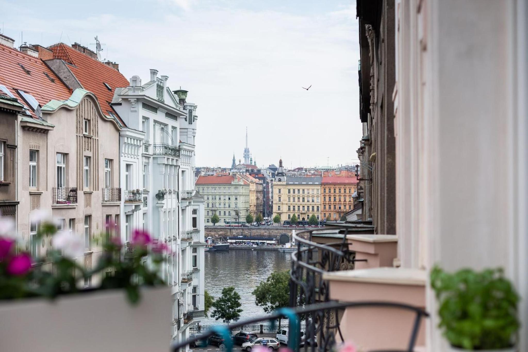 Prague Days - Sunny Riverside Apartments