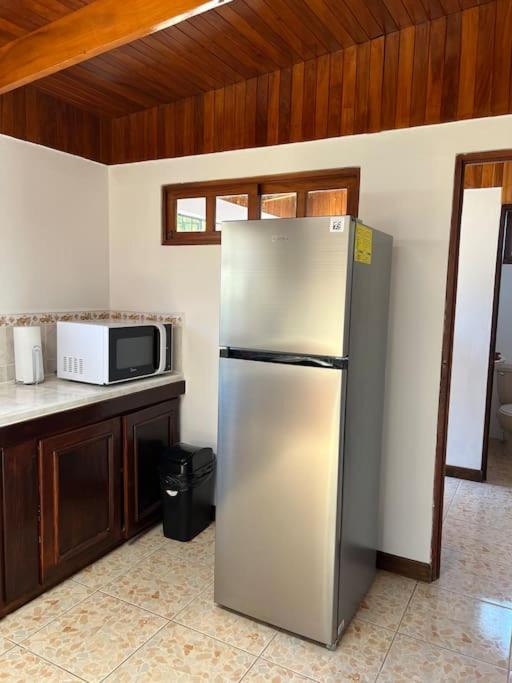 Casa con amplios jardines