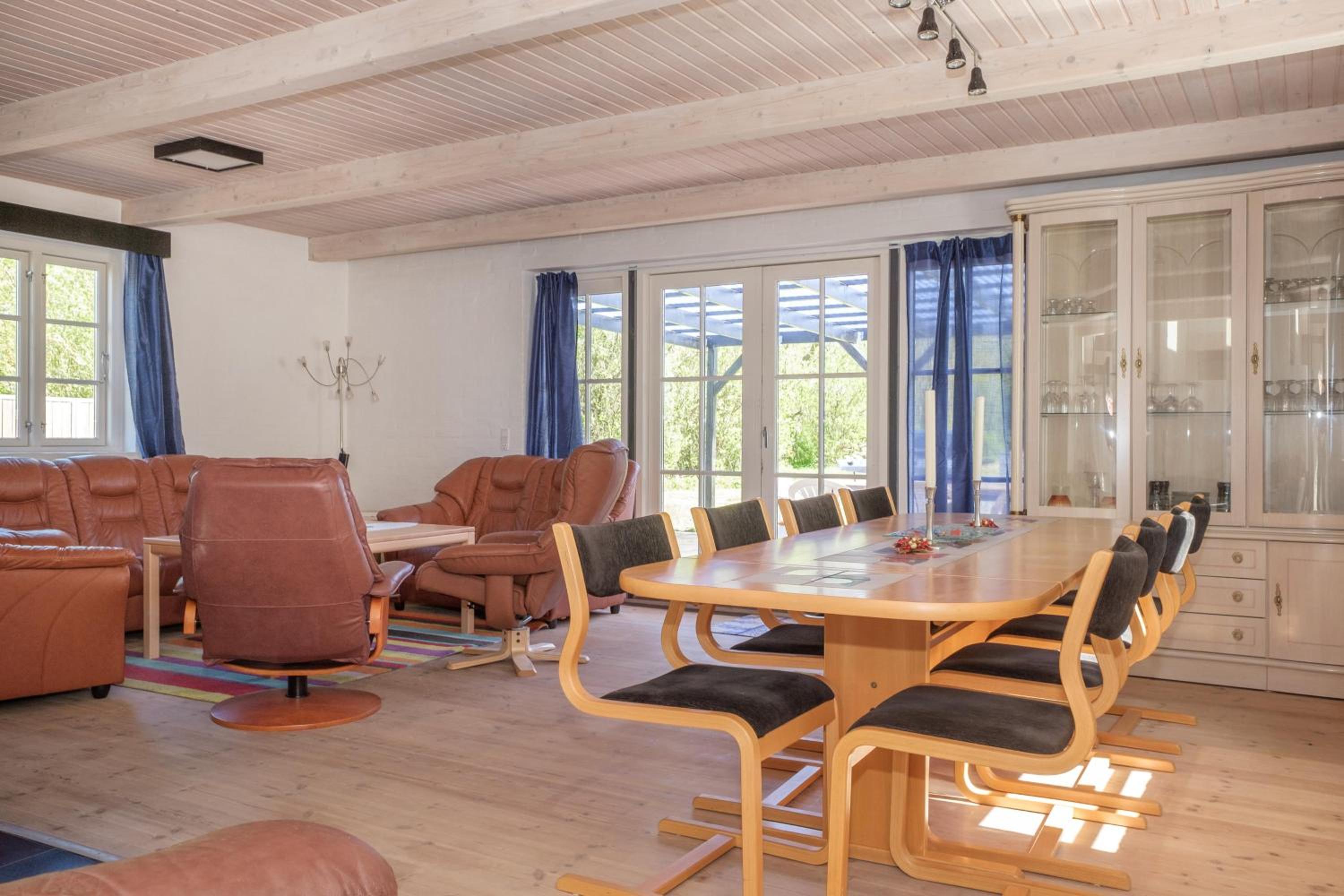 Stunning Home In Rønde With 6 Bedrooms And Wifi view 3