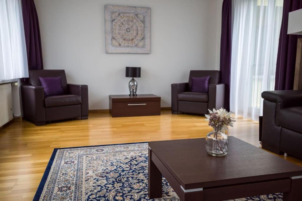 Terrific 1 BR flat city center and near lake - Dahlia 9